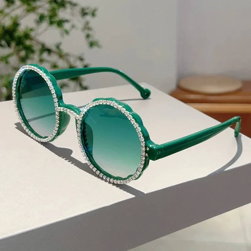 KAMMPT Vintage runde Sonnenbrille mit Strasssteinen für Damen, 2024, neuer Farbverlauf, dekorative Farbtöne, trendige, originelle, handgefertigte Sonnenbrille – Detail 6