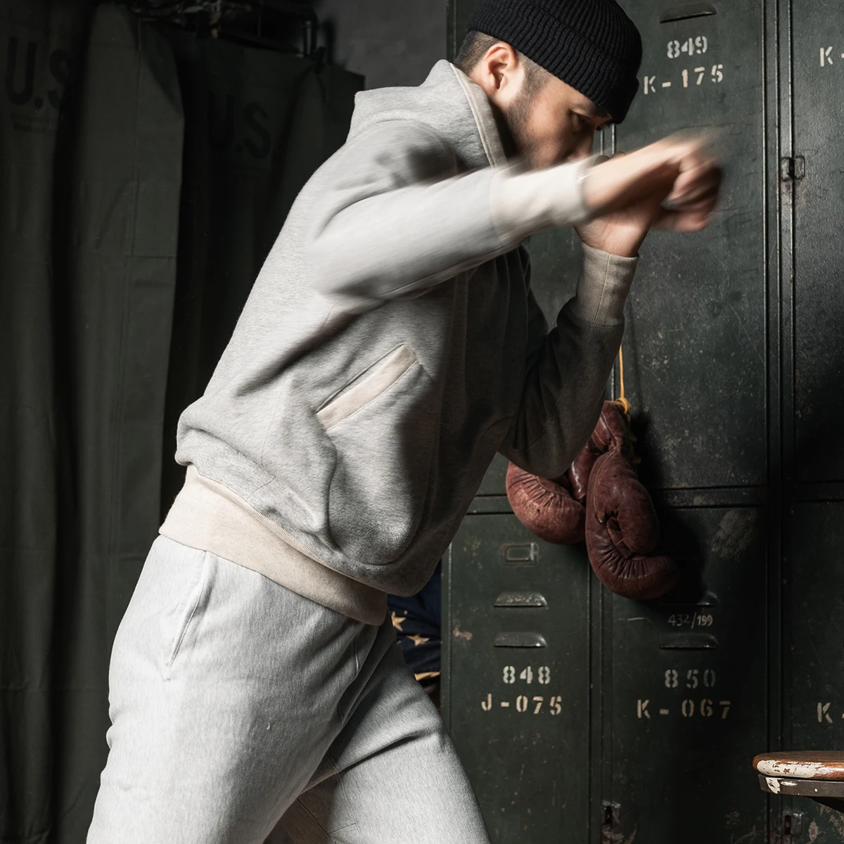 سترة بقلنسوة من القطن ثقيلة الوزن بتصميم ثي Fce ey، سترة حمراء برونسون أمريكية كاجوال بقصة مستقيمة للشباب