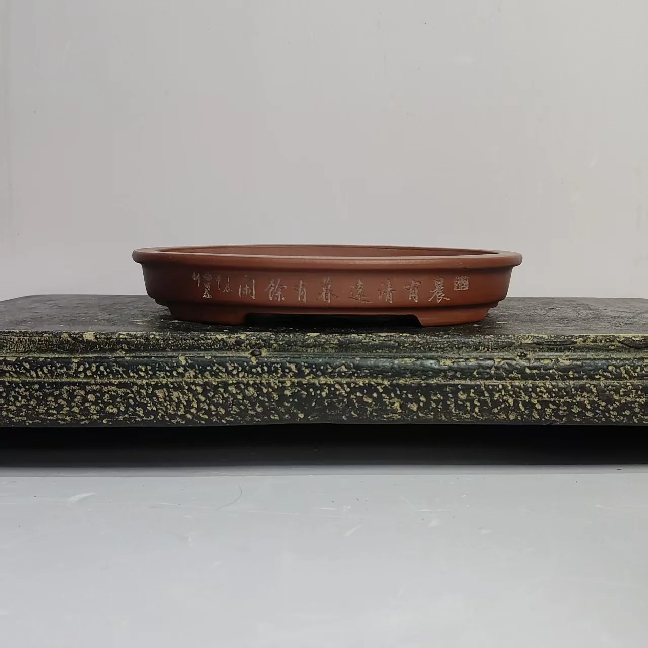 

Высококачественный мелкий горшок для бонсай Yixing овальной формы с ручной гравировкой