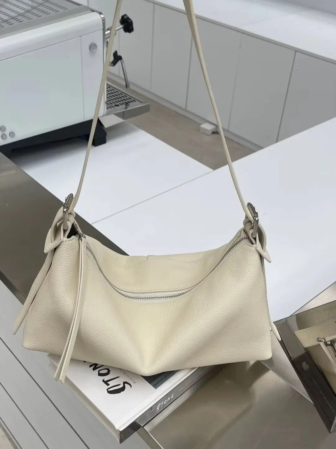 

Genuine Grade Leather Women's Shoulder Crossbody Pillow Bag Luxury Designer Brand Ladies Baguette Bag Soft Cowhide Underarm Bag