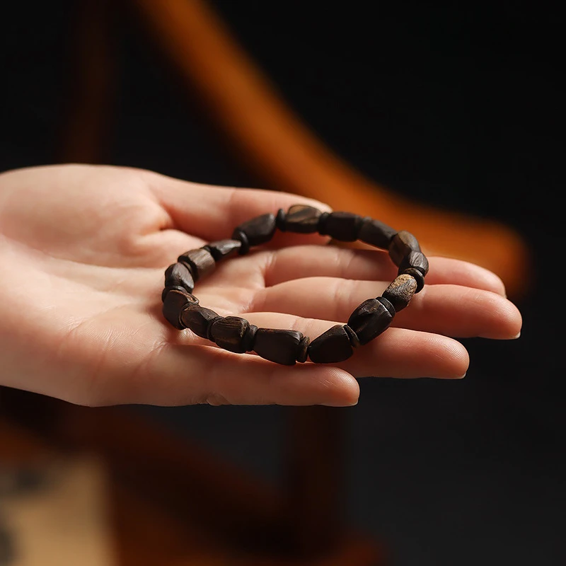 

Natural Indonesia Tarakan Agarwood Old Materials with Shape Nine Points Submerged Eaglewood Buddha Beads Bracelet Crafts