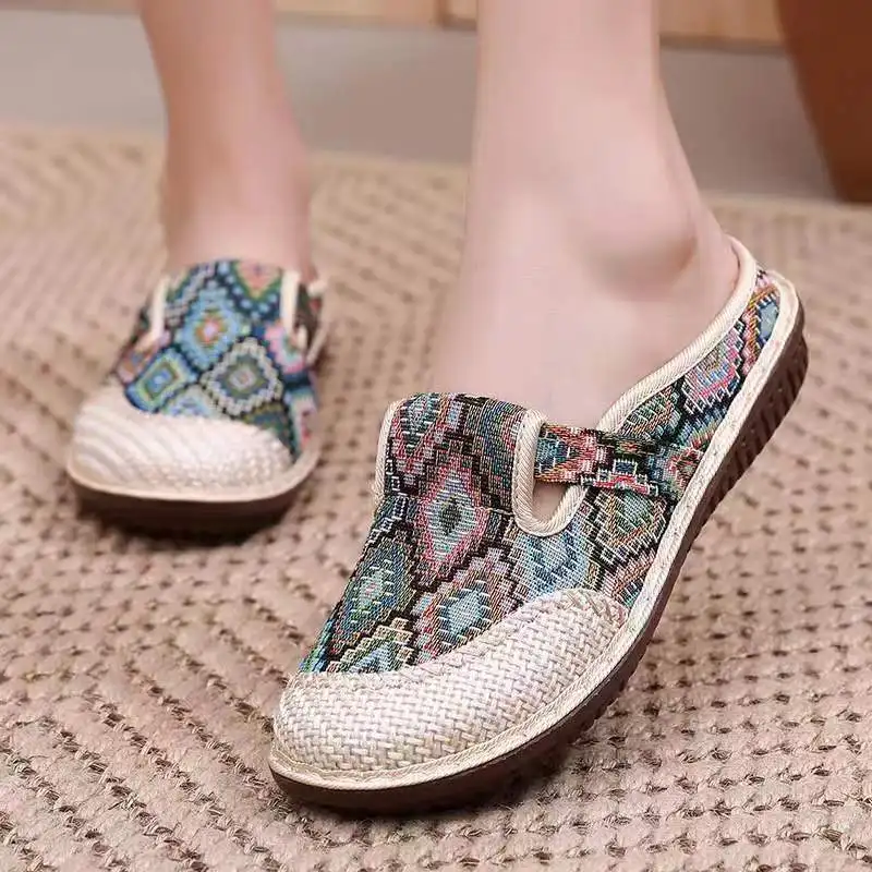 women\'s shoes 2023 new summer hollow out breathable soft sole, one step mother ethnic style old Beijing cloth women\'s shoes