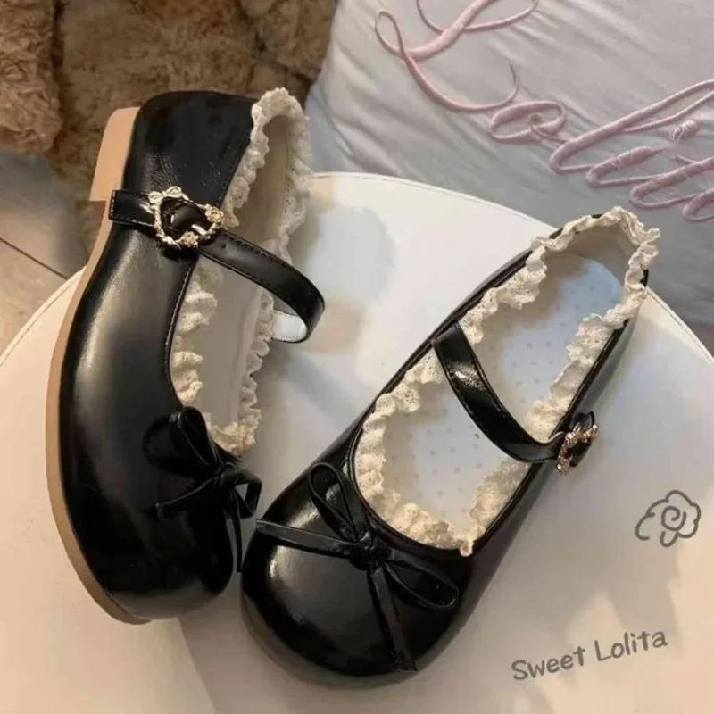 القوس عقدة الأحذية الكورية لينة جولة تو الأحذية النسائية فراشة 2025 فستان ممرضة مريحة شقة فراشة عقدة الأزهار أحذية Wom