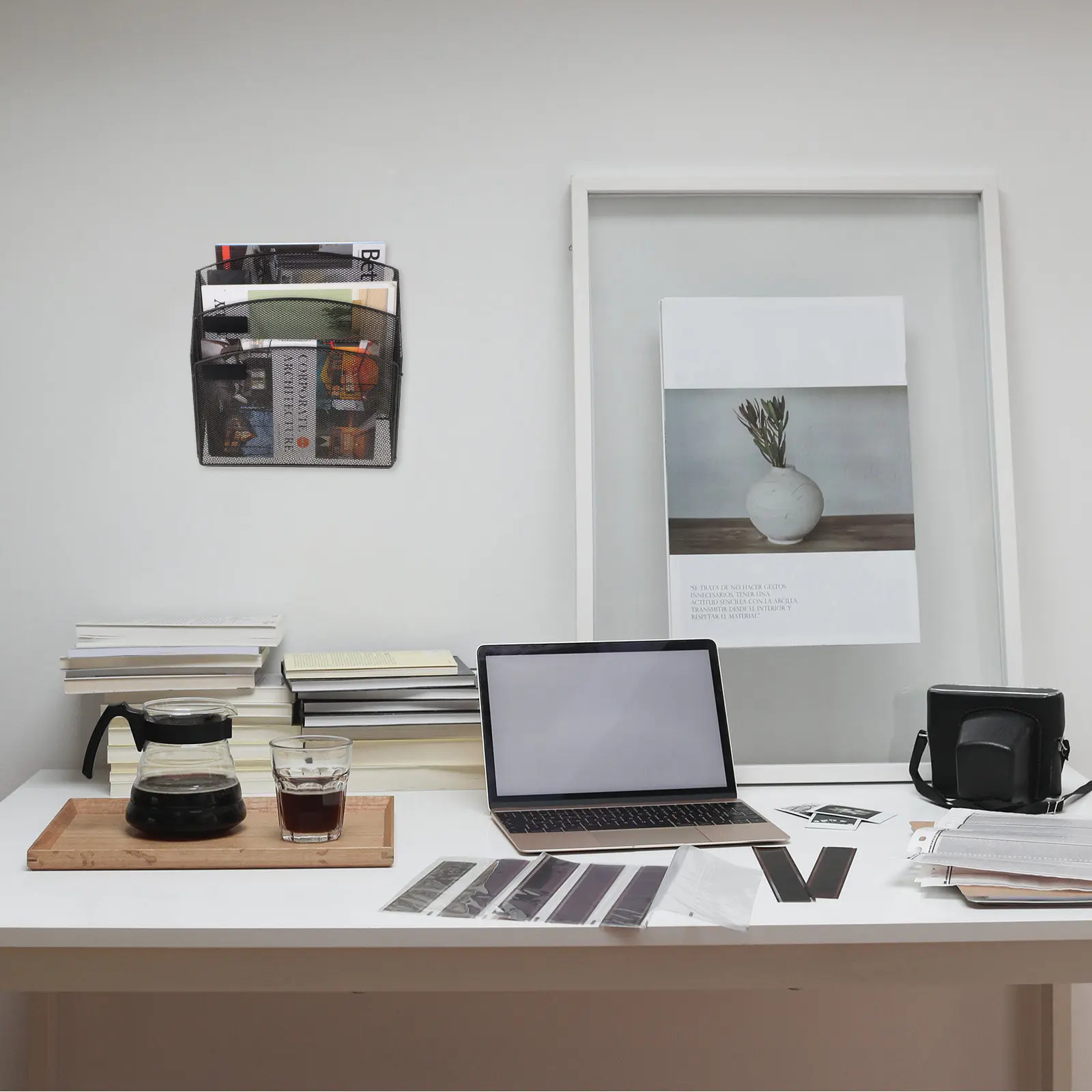 

Настенная корзина-органайзер из прочной стали для хранения журналов и документов, вертикальный подвесной проволочный органайзер для дома