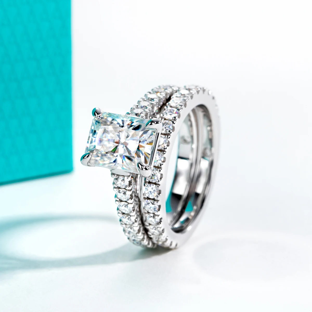 3CT Main Stone Total 4.042CT Radiant Cut D Color VVS1 Moissanite Bridal Ring Set GRA Certified Pass Diamond Tester S925 Sterling Silver Anti Allergy Tarnish Resistant Luxury Fine Jewelry For Women Engagement Wedding Anniversary Proposal Daily Gift