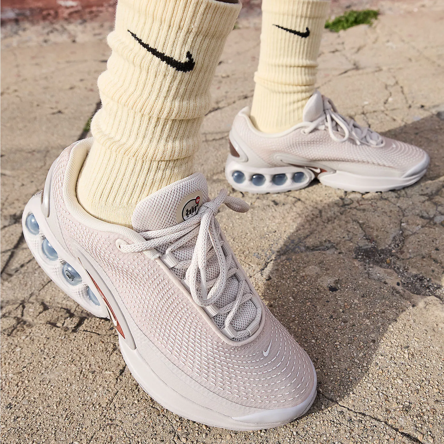 

Легкие женские кроссовки Nike Authentic Air Max Dn FJ3145-101