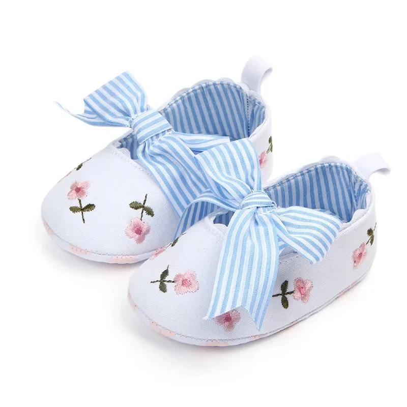 Primi camminatori per bambina: scarpe floreali in pizzo bianco, suole antiscivolo per neonati e bambini piccoli