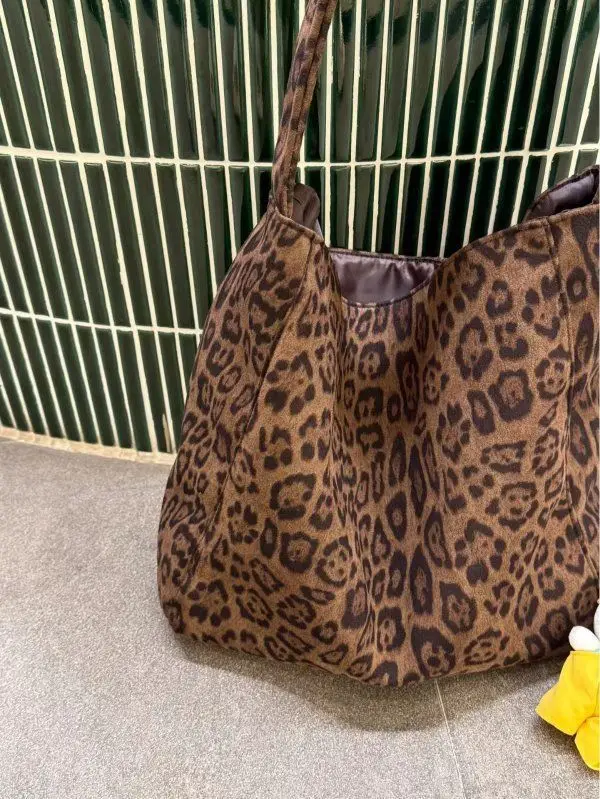 

Вельветовая сумка-тоут в стиле ретро с леопардовым принтом, женская осенне-зимняя новая сумка через плечо большой вместимости для работы, дорожная сумка подмышками