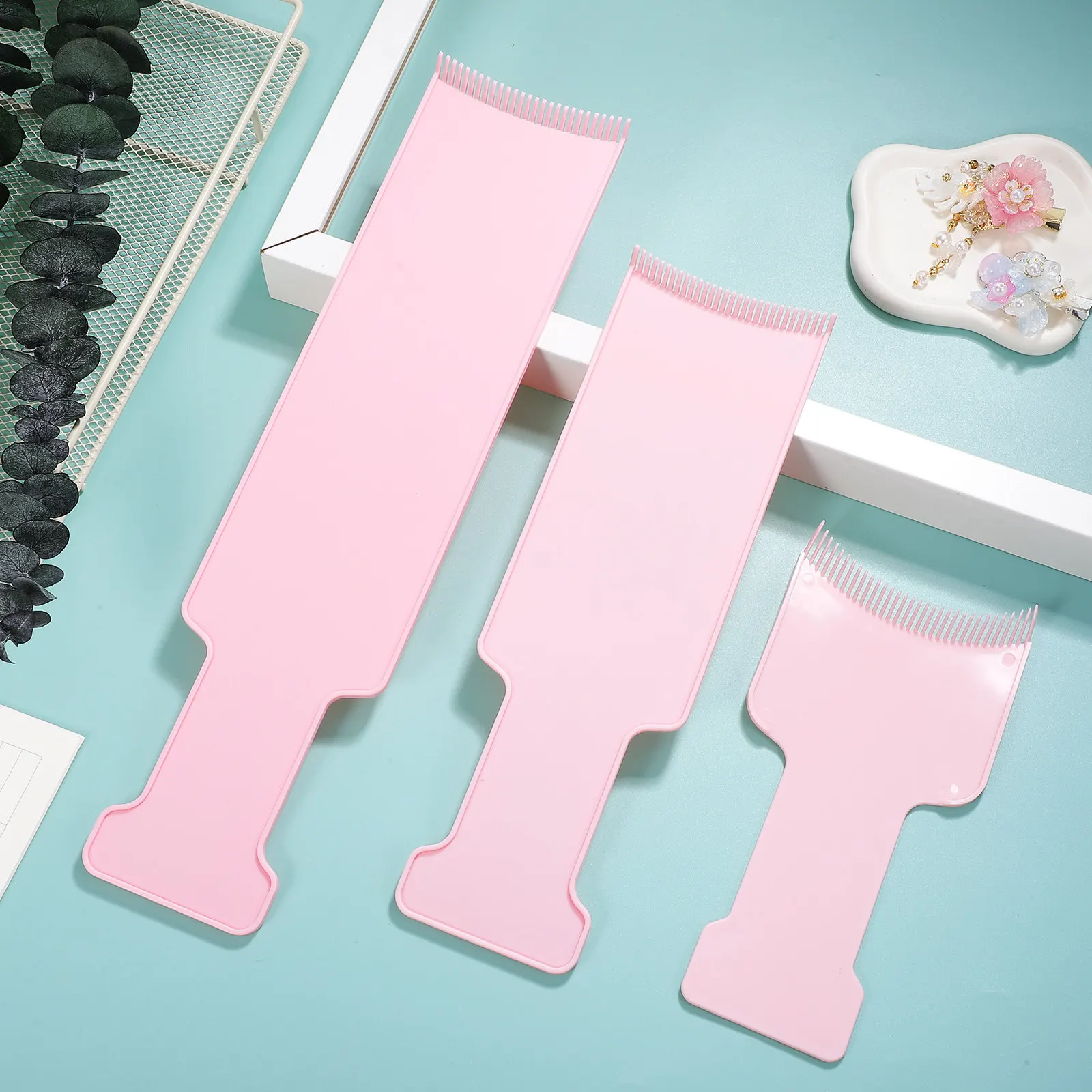 

3Pcs Hair Dye Board Balayage Highlighting Tool with Curved Stability Design Rounded Teeth for DIY Salon Use Hair Dying Tools