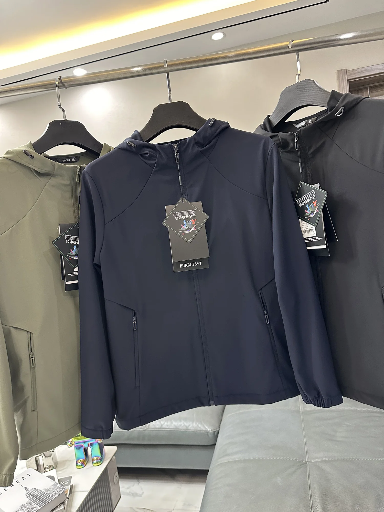 

Dipinxi Softshell Jacket Men's Casual Outdoor Spring Windproof Water-resistant Fleece Lined Standard Fit Zipper Closure Coat