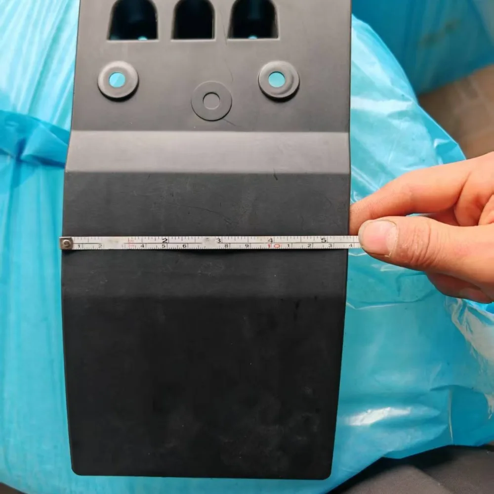 

Подходит для накладки корпуса топливного бака F-o-r/d 1827891 GK21V20206BA 2182393