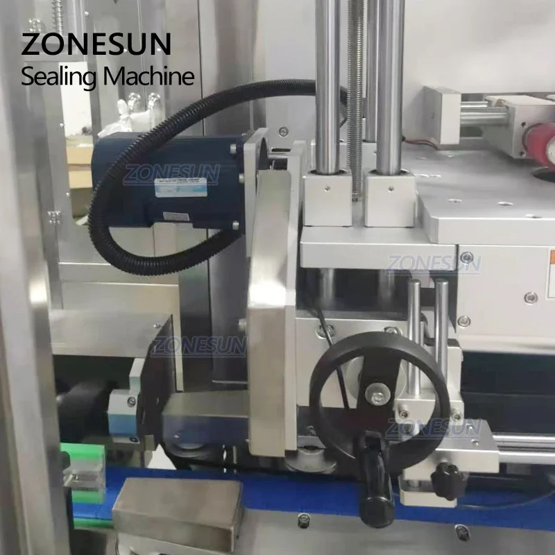 ZONESUN ZS-STB150 التلقائي البلاستيك زجاجة كم آلة وسم خط الحيوانات الأليفة PVC فيلم يتقلص آلة وسم Pcking آلة