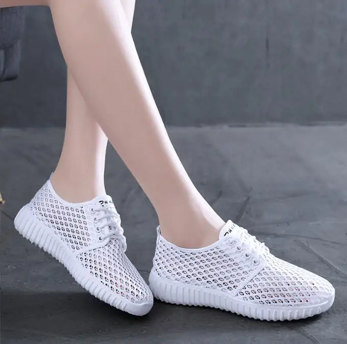 รองเท้าสตรี Hollow Out Breathable Lace Up Flats Breathable ตาข่ายน้ําหนักเบารองเท้ารองเท้าผ้าใบลําลองรองเท้าหญิง