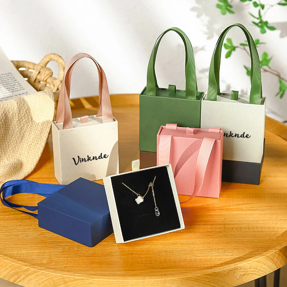 

Пользовательский логотип, оливково-зеленый ящик для ювелирных изделий, коробка с ручкой, винтажная упаковка для ювелирных изделий, ожерелье, серьги, кольца, шпильки, раздвижной подарочный чехол