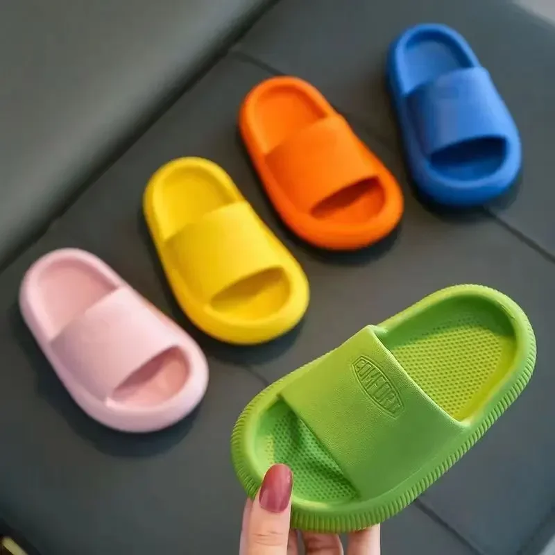 Children Bathroom Slippers Summer Solid Color Anti Slip Soft Sole Kid Slippers 2-8 Years Old Boys and Girls Cute Home Slippers