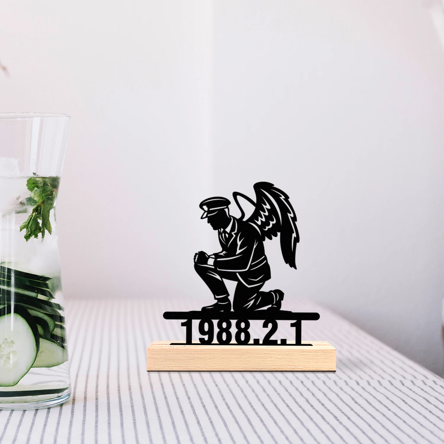 1pc Personalized Iron Desktop Ornament Customizable Content With Wooden Base Bar Decoration, Holiday Gifts