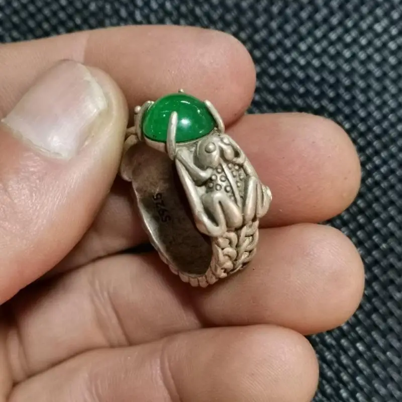 China Hand-Carved Precious Tibetan Silver Gem Inlay Frog Statue Ring