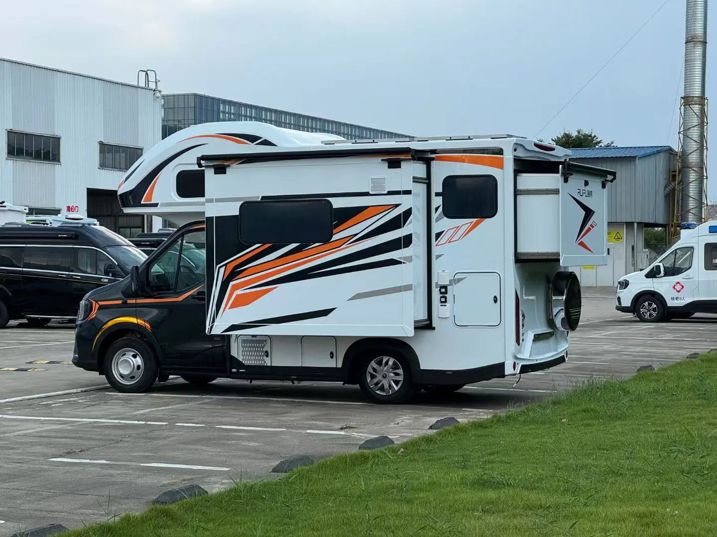 

Australian 4-Berth Hybrid Caravan Off-Road Mini Travel Trailer Aluminium Slide-Out Features Camping Chinese Manufacturer 4x4 RV