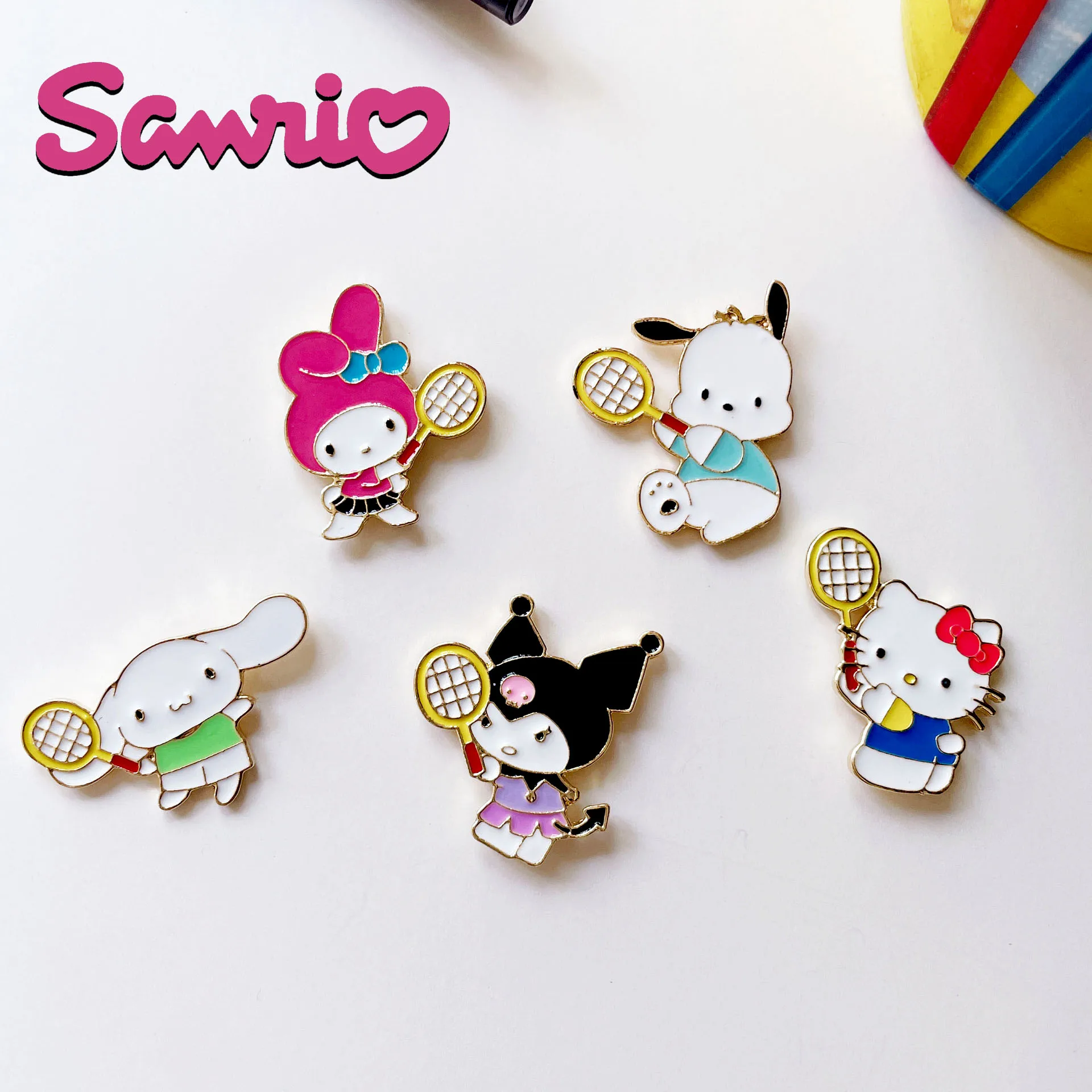 Broche esmalte fofo para mulheres, alfinetes fofos de anime, broches de joias, Sanrio Hello Kitty Mymelody Kuromi Cinnamoroll, presente