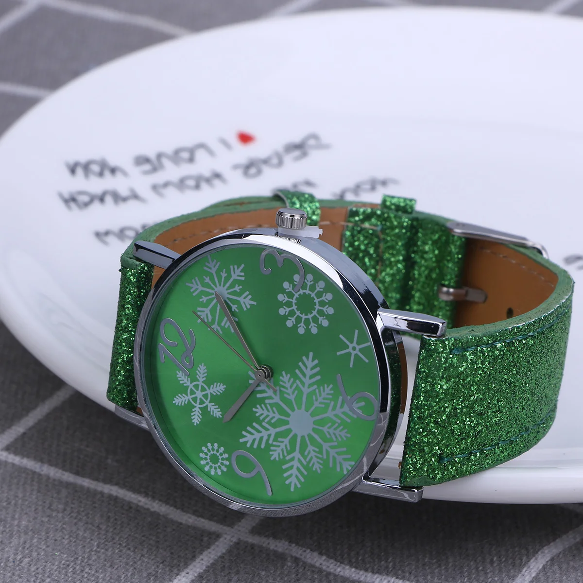 

Рождественский дизайн, женские кварцевые часы, зеленый циферблат со снежинкой, роскошные модные наручные часы из сплава, подходящие для использования в помещении и на открытом воздухе