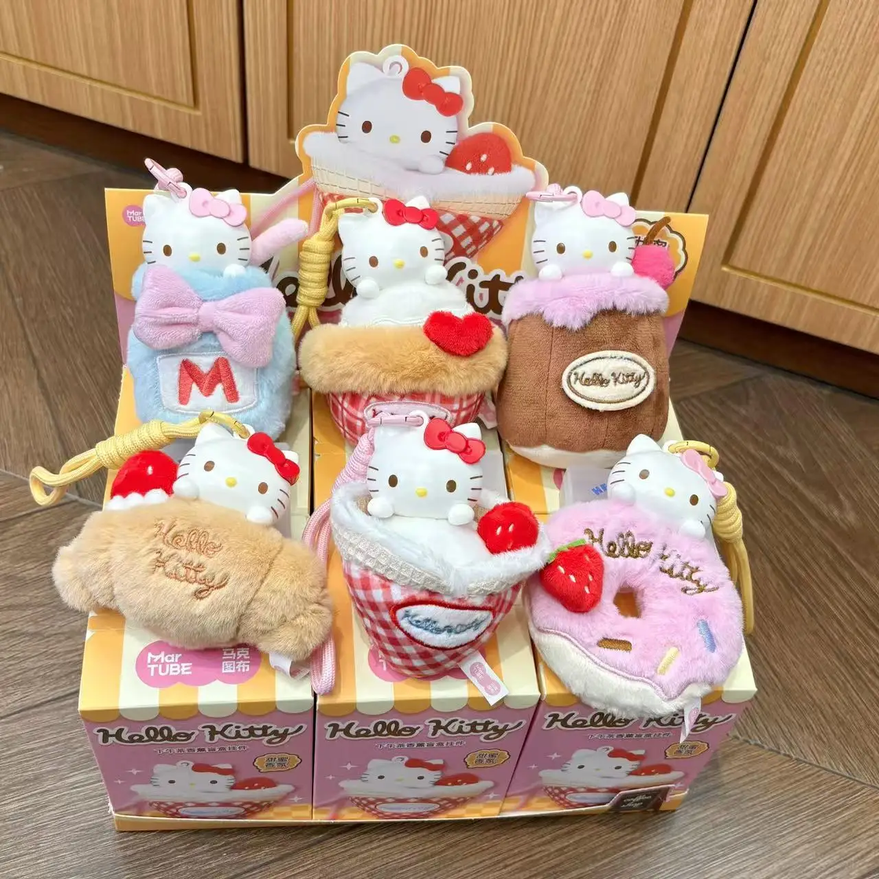 

Подлинная серия «Hello Kitty», слепая коробка для послеобеденного чая, кавайная фигурка Куроми, охлаждающий брелок, ароматный мультяшный кулон, подарок-сюрприз