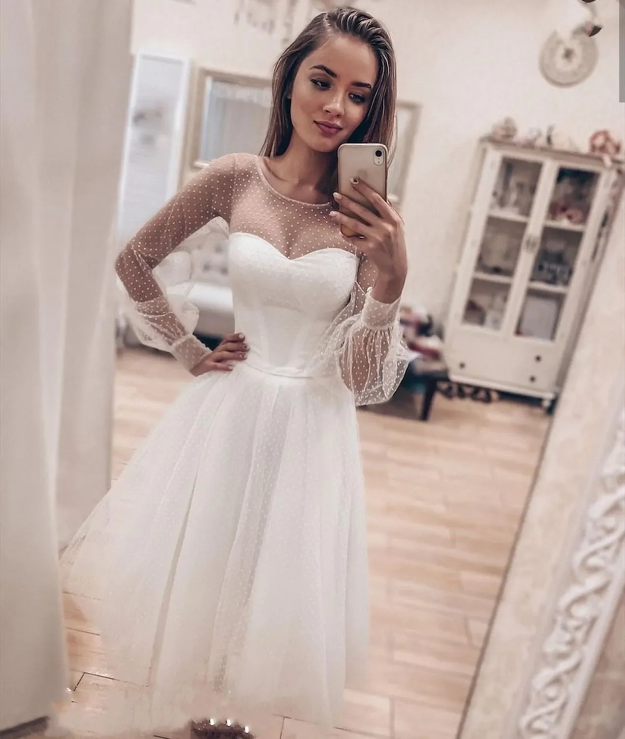 Robe de mariée en tulle à encolure dégagée sur mesure, robes courtes de plage A-ligne, manches longues poète, longueur de thé, grande taille