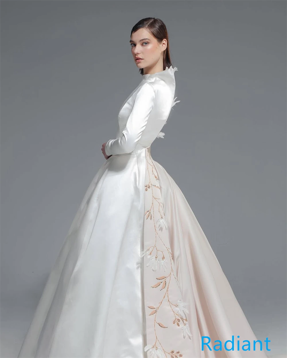 Vestido de noite de cetim branco temperamento personalizado, gola redonda, mangas compridas, vestidos de celebridades, alta qualidade, costas abertas