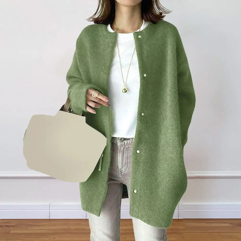 سترة نسائية أنيقة برقبة دائرية معطف محبوك للنساء بلون سادة ملابس خارجية فضفاضة بأكمام طويلة أنيقة متوسطة الطول للشتاء