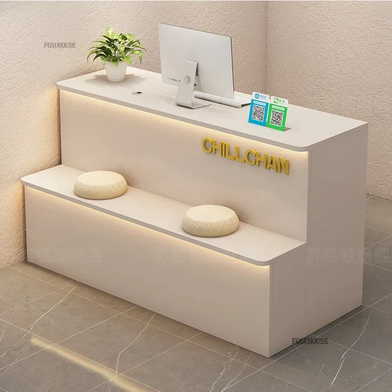 مكتب الاستقبال الفاخر متجر الملابس أمين الصندوق بسيط متجر الملابس النسائية طاولة بار صغيرة صالون تجميل شركة مكتب الاستقبال B