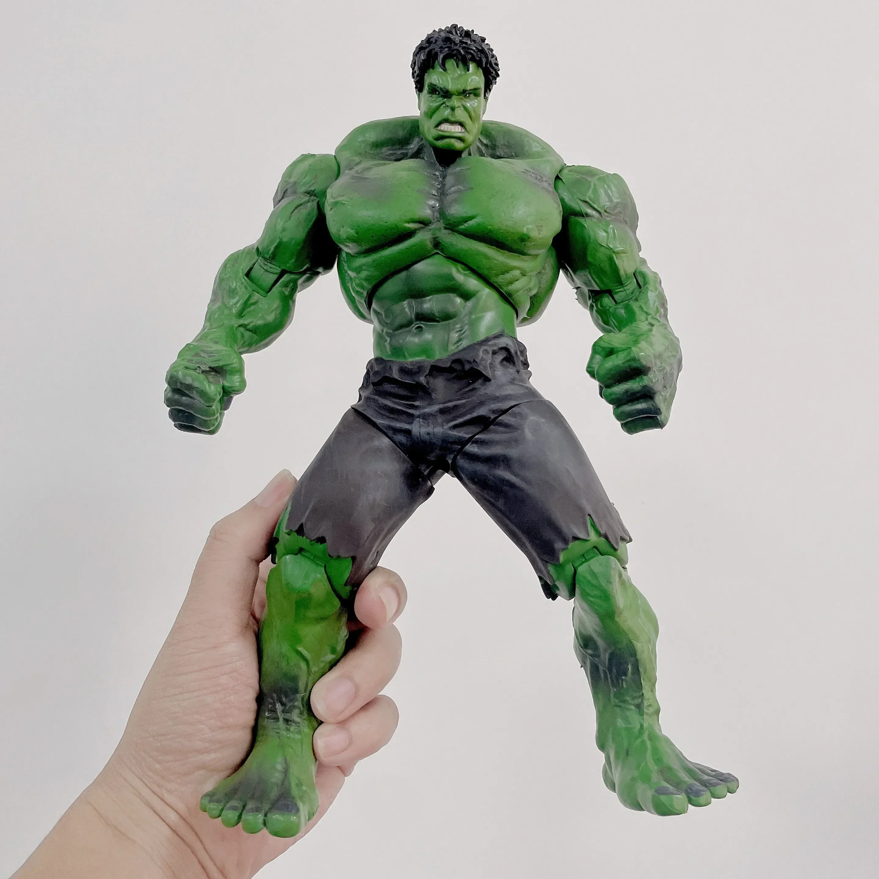 26cm Movie Superhero Green giant Hulk Action Figures toy Movable joints PVC Green man statue Collection model kids gift