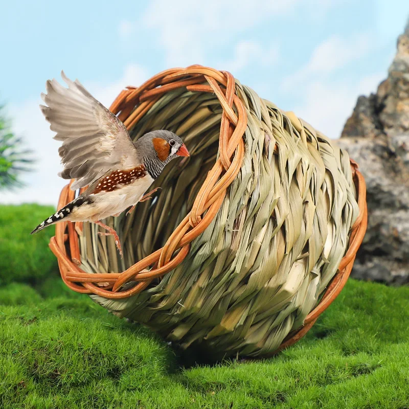 

Hand Woven House Nest Grass Woven Birdhouse Hanging Bird Grass Hut Cozy Resting Place for Parakeet Cages Decoration Pet Products