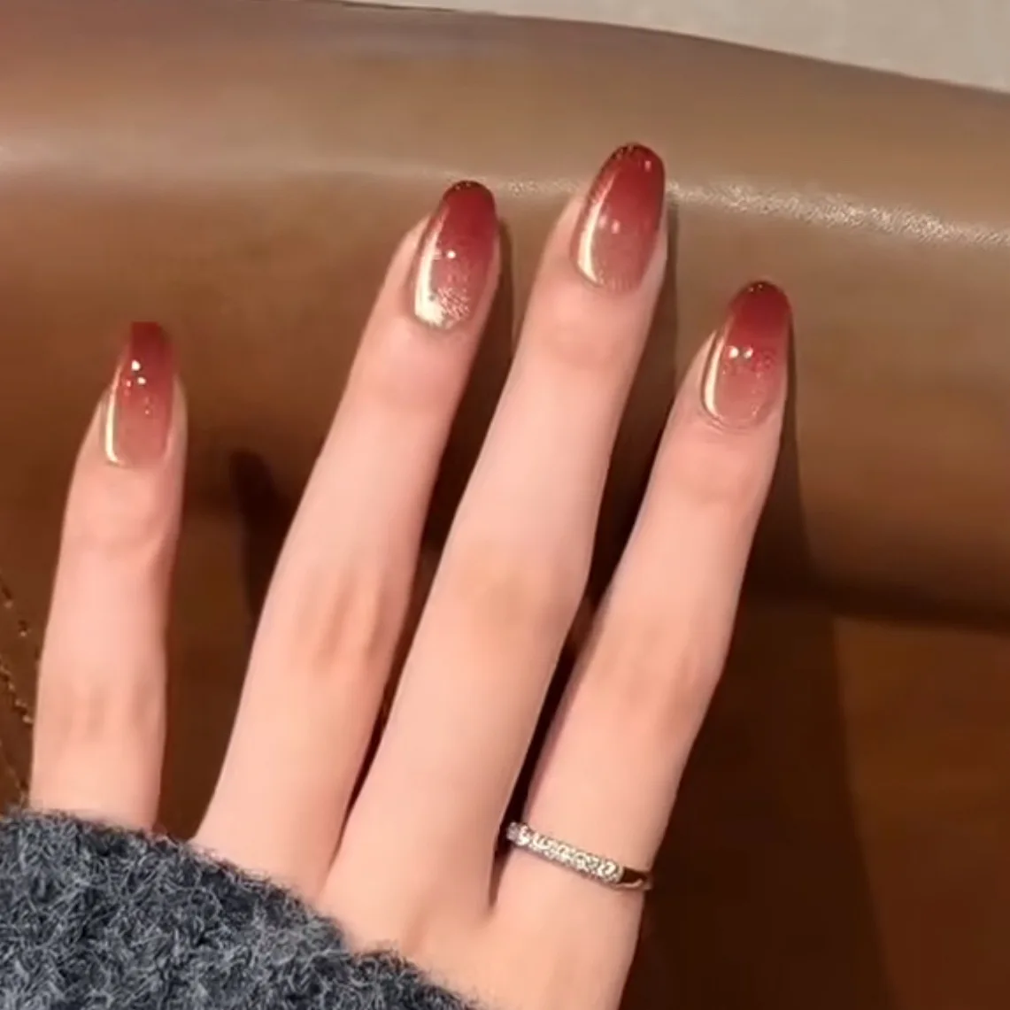 10 pièces léger luxe fait à la main court ovale presse sur les ongles vin rouge dégradé oeil de chat conception doux faux ongles portable ongles Art pointe