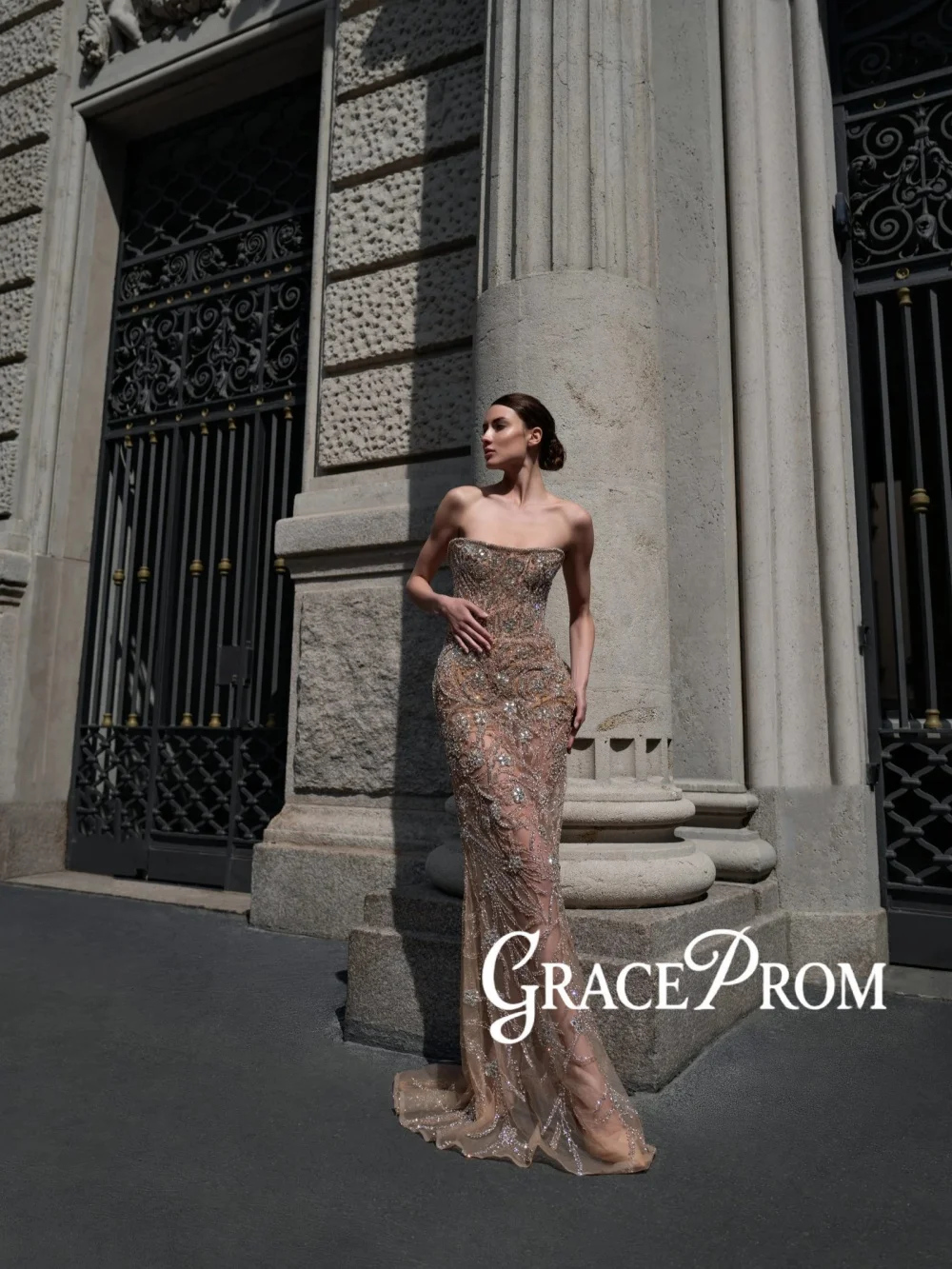 

Chic Sparkly Crystal Evening Dress Floor-length Opulent Illusion Wedding Party Gown New Customized Strapless Red Carpet Gowns