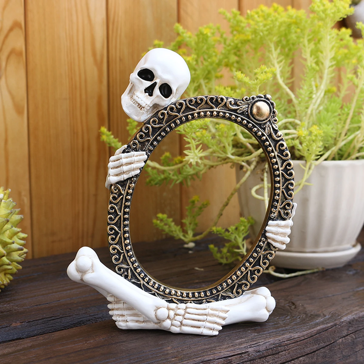 

Framed Skull Resin Ornaments - 6.37 Inch Halloween Horror Skull Creative Outdoor Statue Ornaments