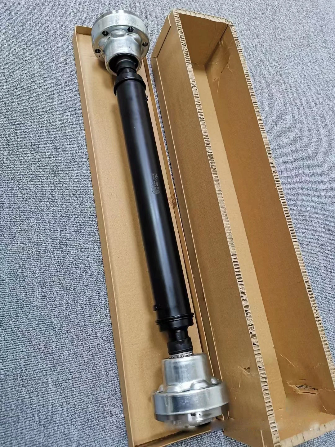 High-quality Front Driveshaft Prop Shaft Assembly for VW Touareg 7L Audi Q7 4L Porsche Cayenne S 957 9PA 4.8L 7L0521101D