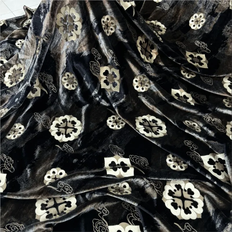 

Woven real velvet Qiaoqi embossed and glued silk base treasure flower