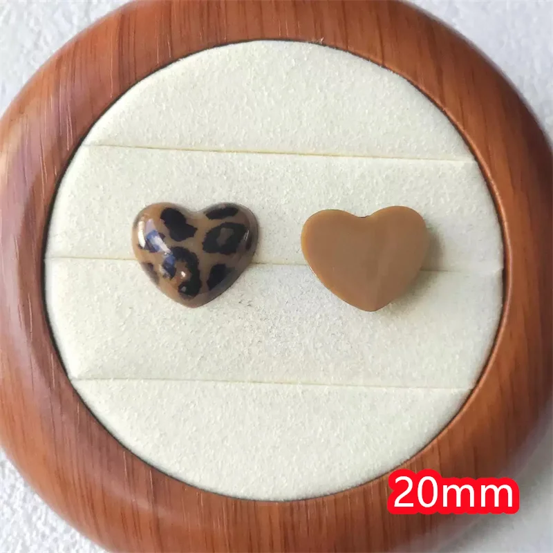 Groothandel 50 stks/partij kleur Luipaard patroon cartoon harten boogvorm hars cabochon kralen diy sieraden kledingstuk haaraccessoire