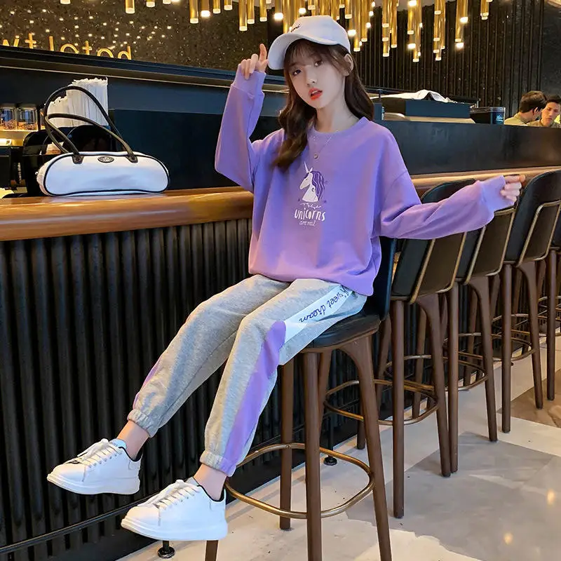 

A stylish and fashionable 2025 new spring and autumn sports and casual children's hoodie set for girls
