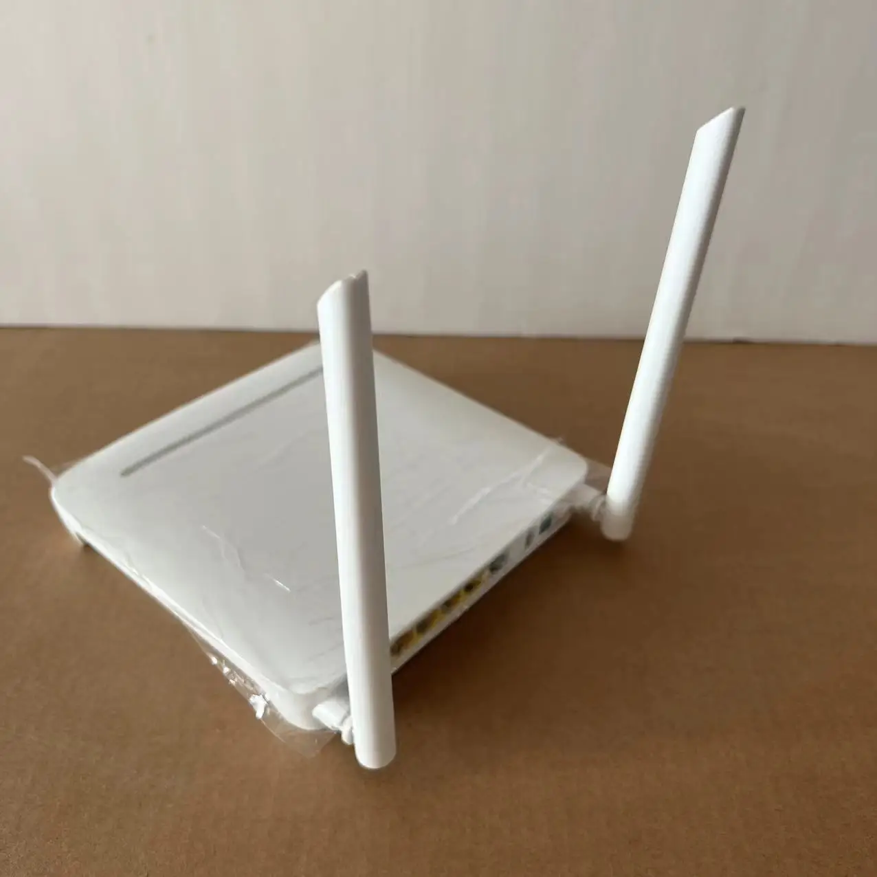 

Оригинальный новый двухдиапазонный Wi-Fi GPON ONU, аксессуары для фотоволокна, 4GE + 2,4G/Φ AC беспроводной Ont маршрутизатор, английская версия, оптическое волокно