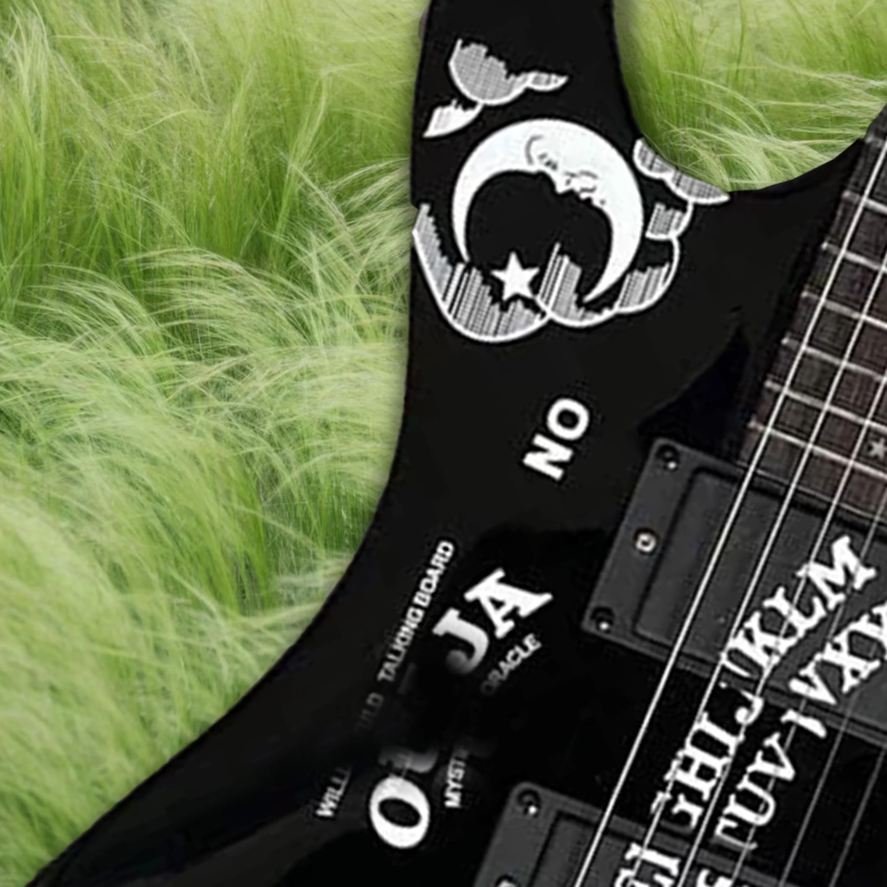 

Custom Kirk Hammett Signature Electric Guitar Gloss Black 6 String Star Inlay H-H Pickups FR-bridge Locking Nut OEM