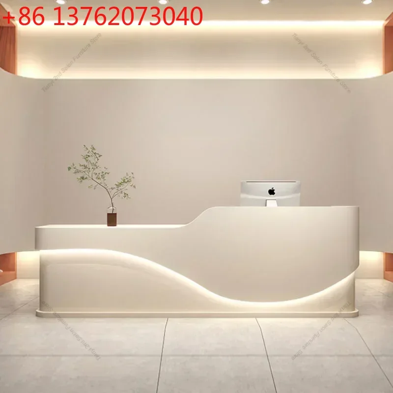 

Стойки ресепшн в итальянском стиле для магазинов одежды, отелей, салонов красоты. Многофункциональная мебель для ресепшн.