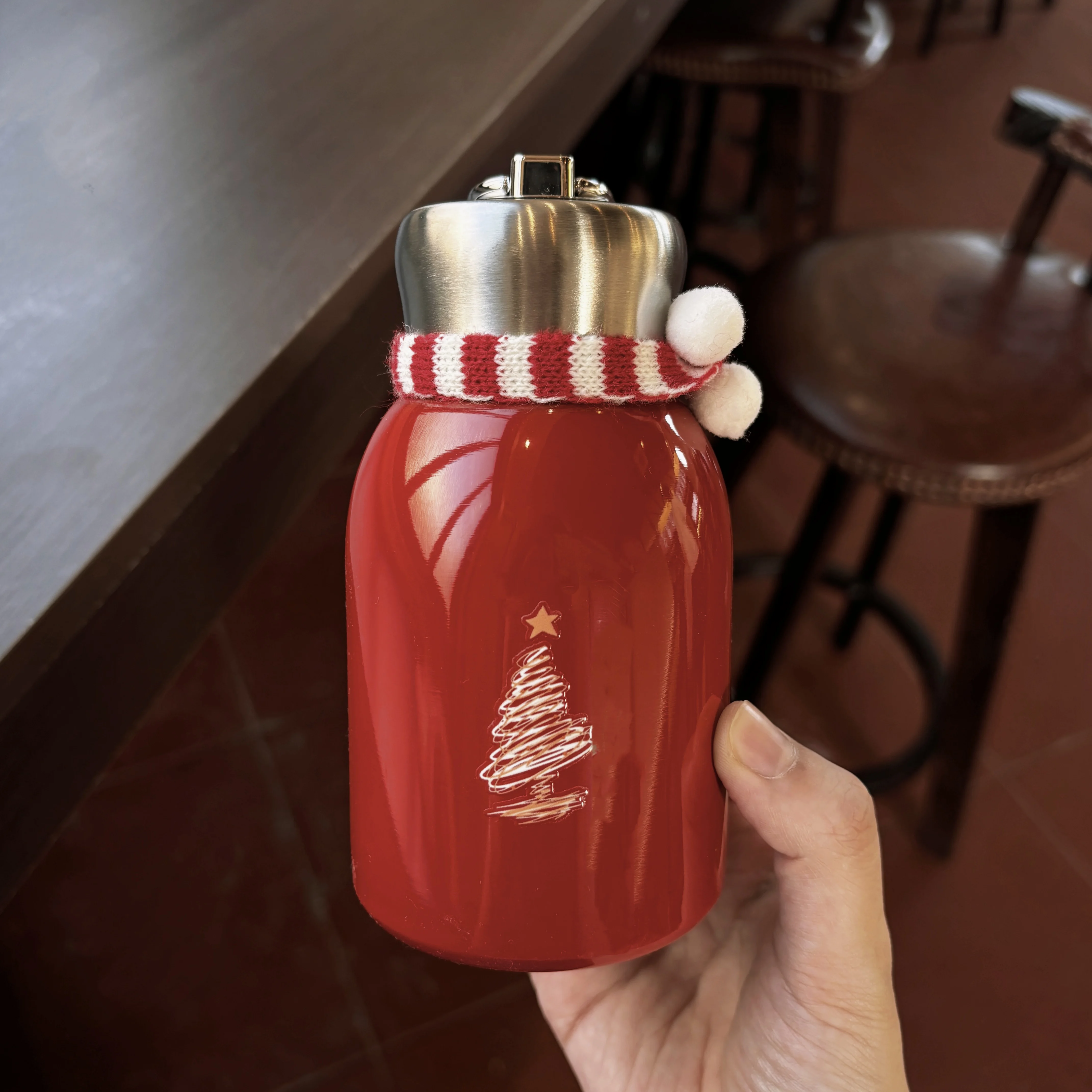 كوب ماء معزول من الفولاذ المقاوم للصدأ لشجرة عيد الميلاد مرسومة يدويًا، كوب طالب محمول مقاوم للحرارة مع هدية جذابة جمالية عالية