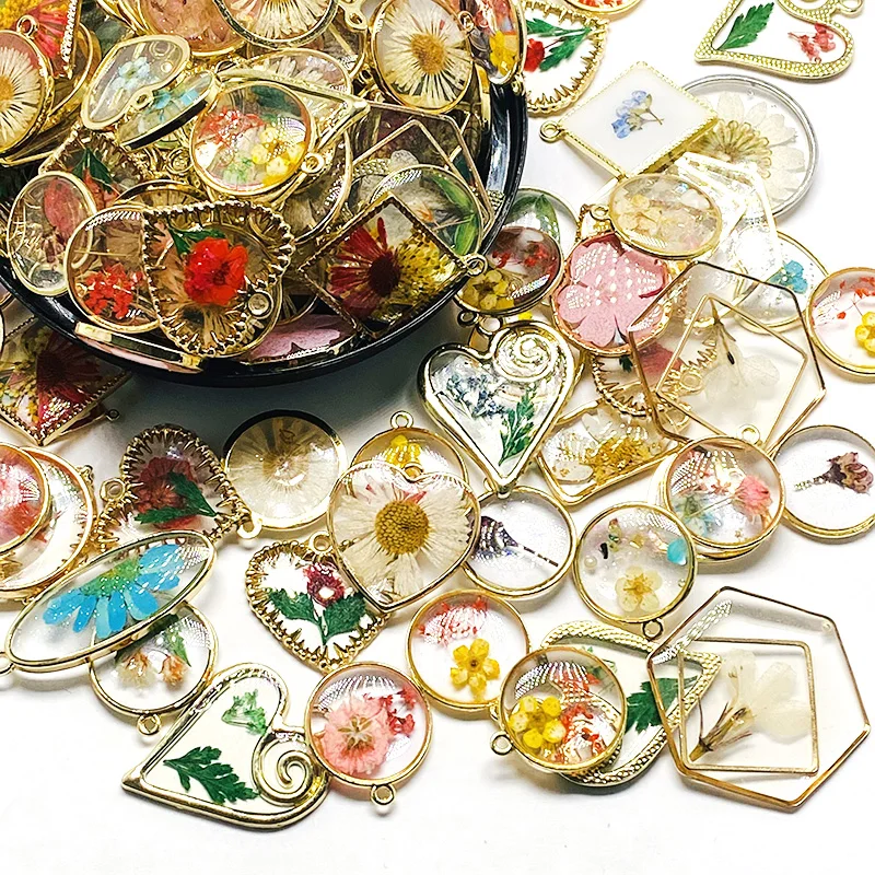 Bulk Wholesale 5/10/30pcs Dried Flower Charms Lots Shape Heart Round Handmade Flowers Pendant For Necklace Jewelry Making