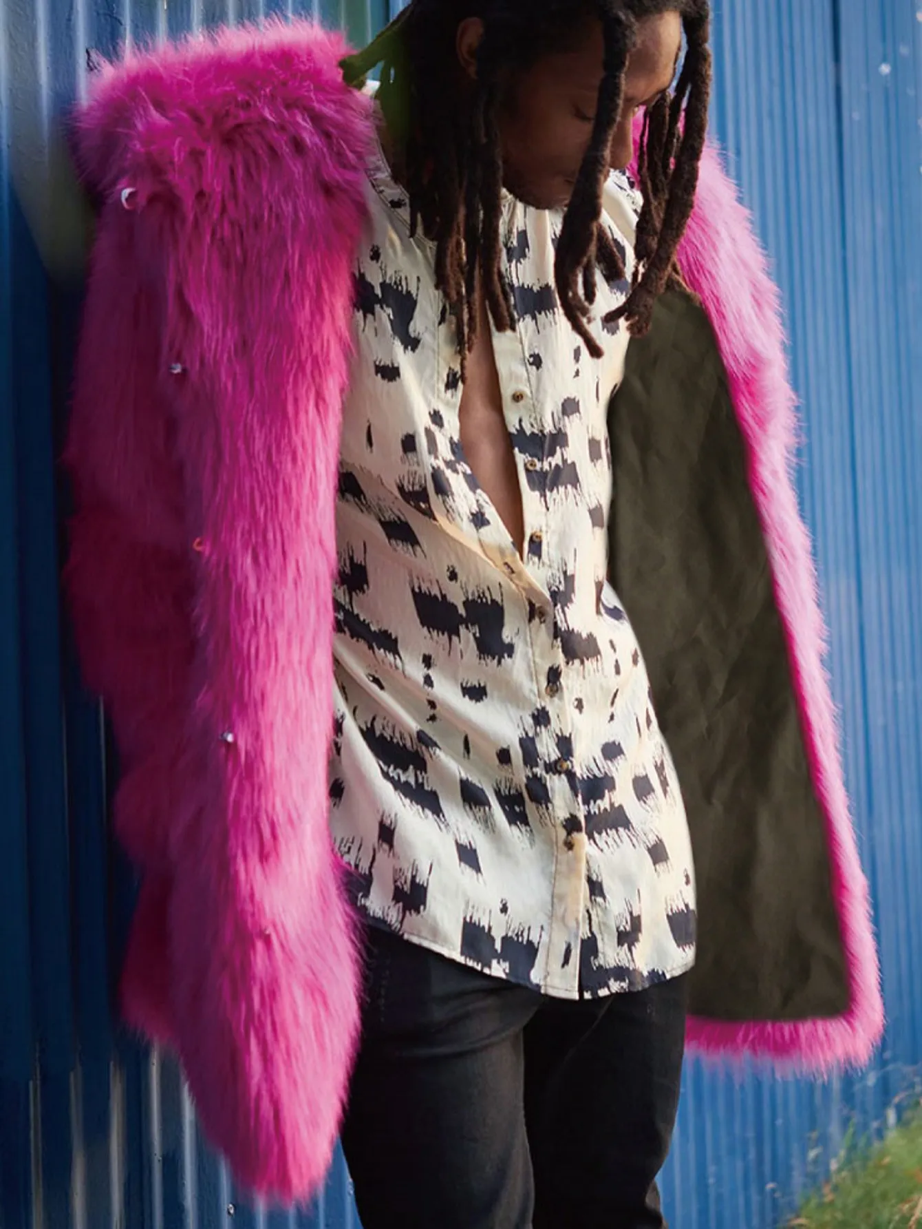 معطف فرو صناعي للرجال بغطاء للرأس، سترة كاجوال من الفرو الصناعي