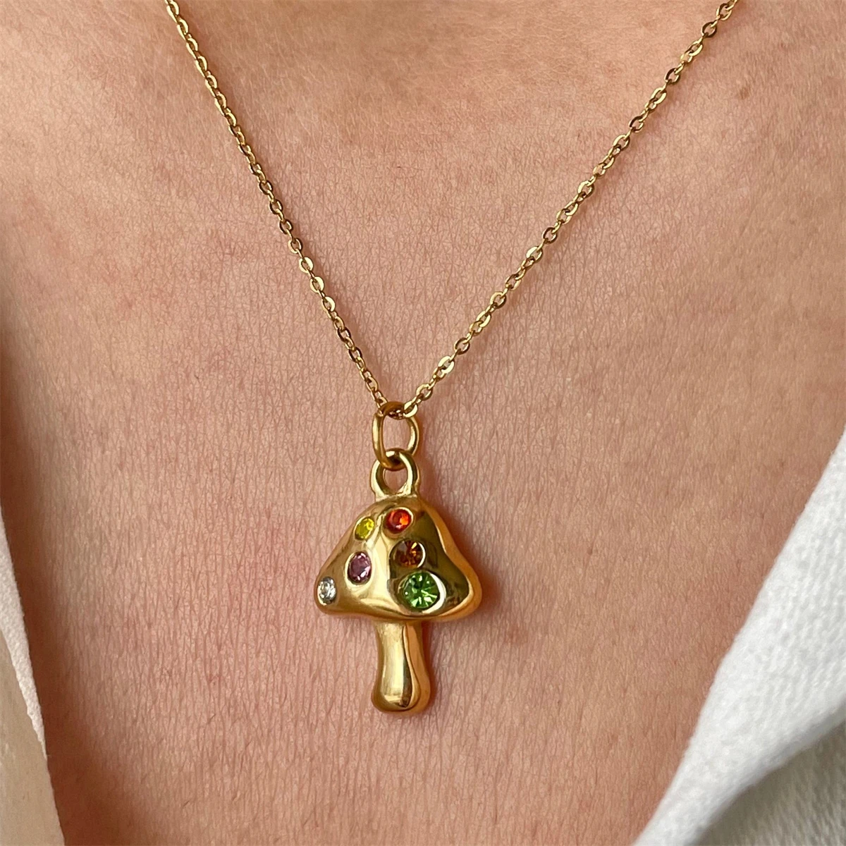 Stainless steel mushroom necklace with lucky symbol embedded in zirconium necklace, gold-plated and color preserving