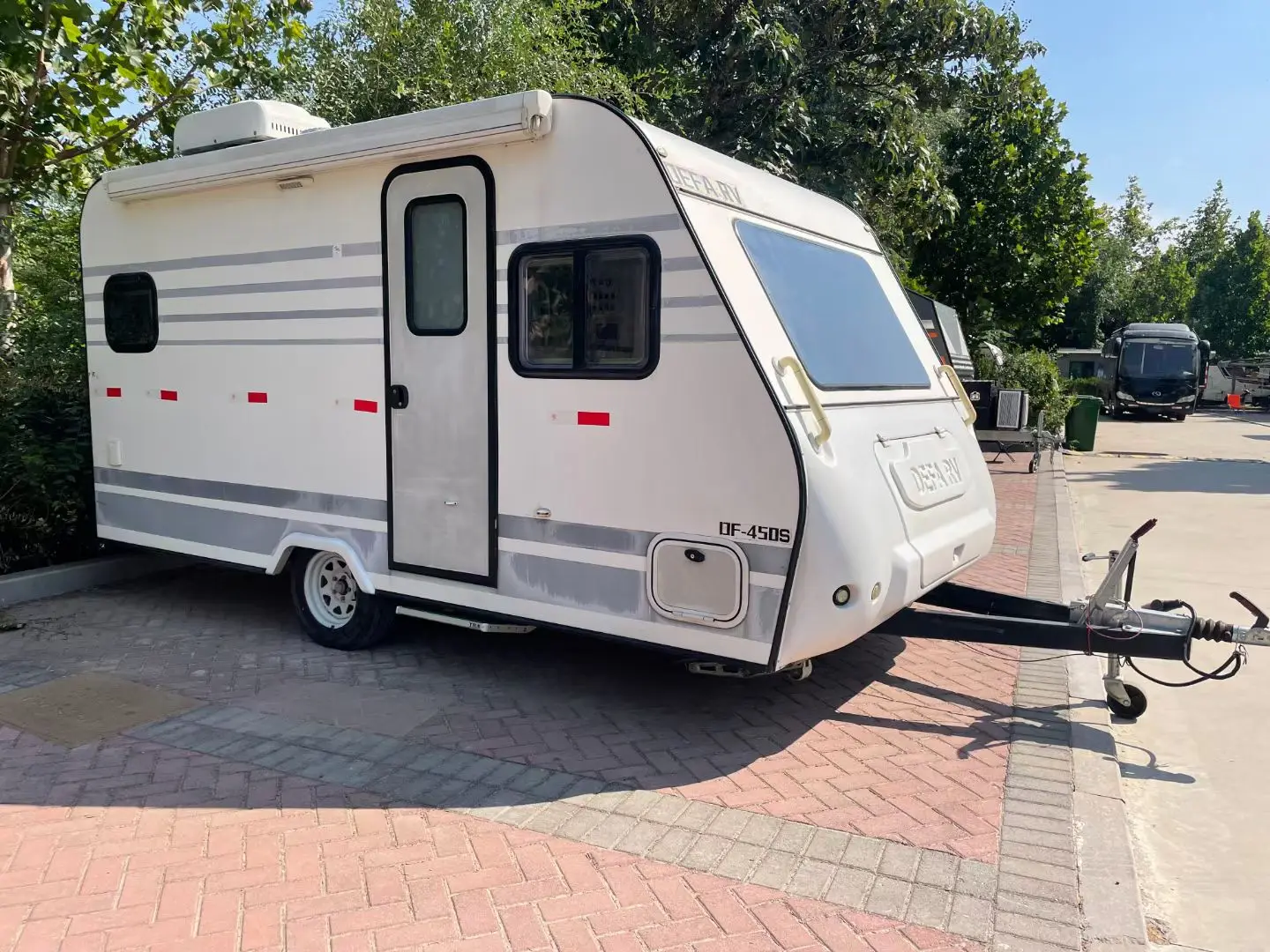 Modern Trendy Custom Color Interior Compact Camper Trailer Caravan Outdoor Camping Travel Trailers Bathroom Dual Axles Thetford