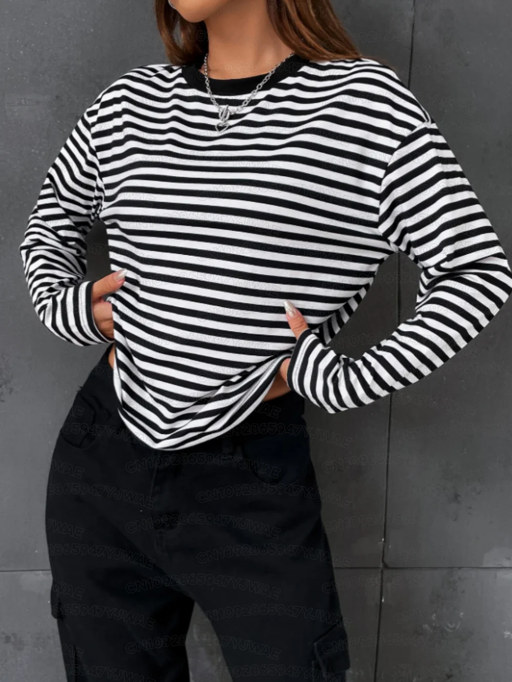 Frühlings- und Herbst-T-Shirt für Damen mit minimalistischem Streifenmuster, lässigem Rundhalsausschnitt, langen Ärmeln, in Übergrößen, im Retro-Amerikanischen Stil. – Detail 5