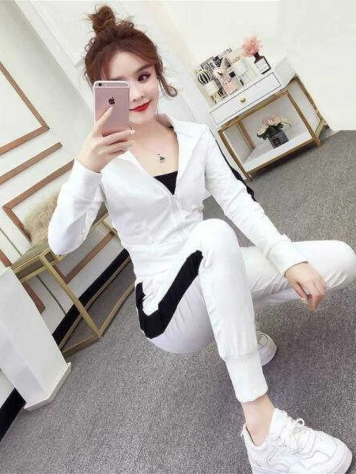 

Повседневный спортивный комплект для женщин: осенне-зимний облегающий сексуальный костюм с узкими брюками на молнии, состоящий из двух предметов, модный и элегантный.