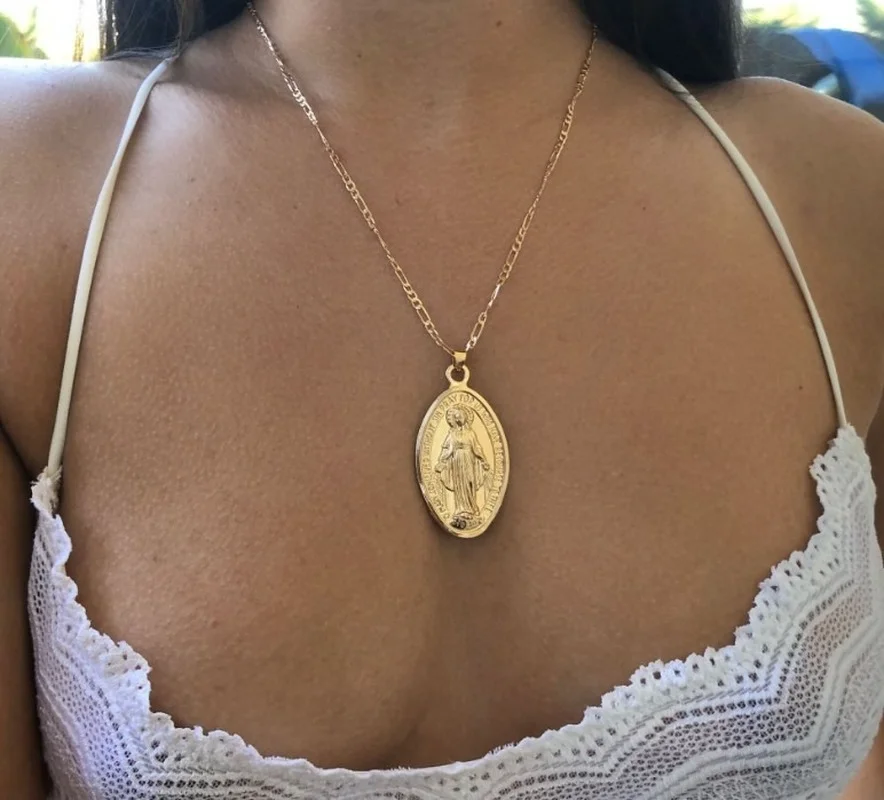 Collar con colgante de la Virgen María para mujer, joyería de Color dorado para mujer, venta al por mayor, cadena cruzada de moda, collares de mamá de Jesús
