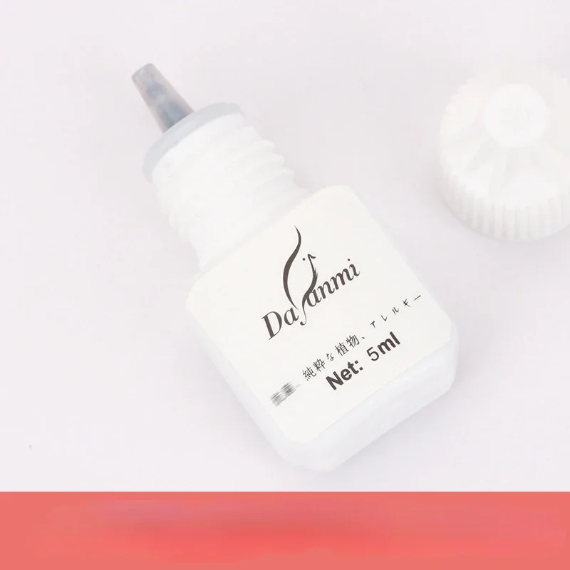 1 Bottle 5ml Lady Black Eyelash Extension Glue Fast Drying False Eyelash Extension Glue Over 6 Weeks Make Up Professional Tools